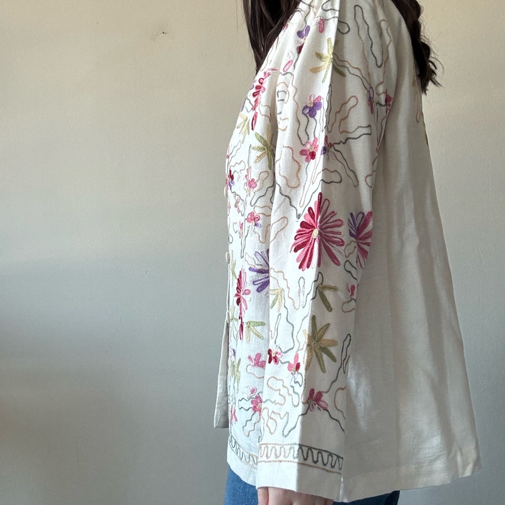 CONSIGNED—Embroidered Floral White Button-Front Jacket - Picture 4 of 10